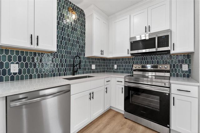 1112 LAKE SHORE RANCH DRIVE, Seffner, FL 33584