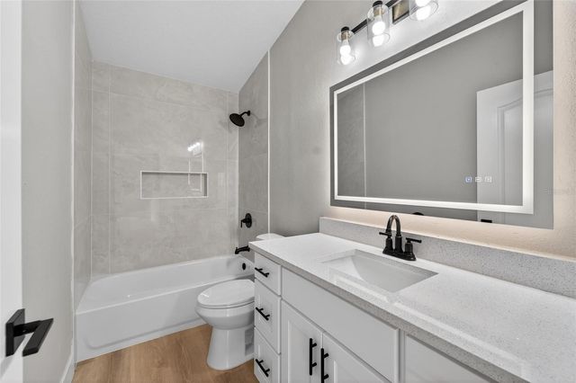 1112 LAKE SHORE RANCH DRIVE, Seffner, FL 33584