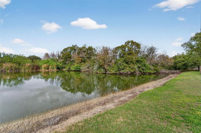 1112 LAKE SHORE RANCH DRIVE, Seffner, FL 33584