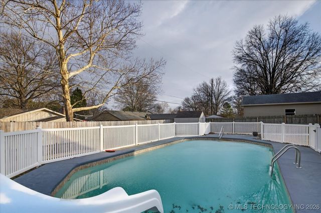 1516 Harris Drive, Bartlesville, OK 74006