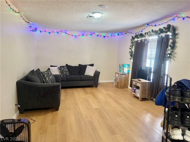 6461 West Viking Road, Las Vegas, NV 89103