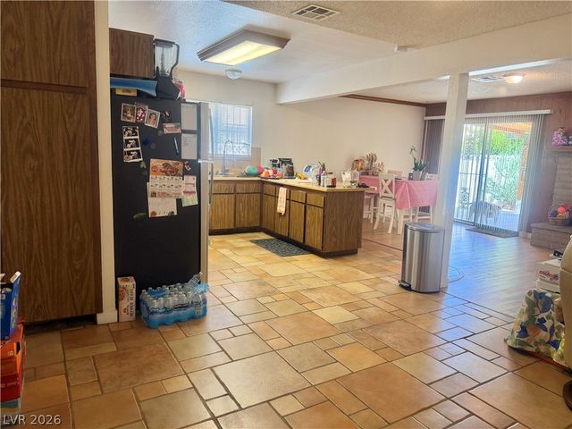 6461 West Viking Road, Las Vegas, NV 89103