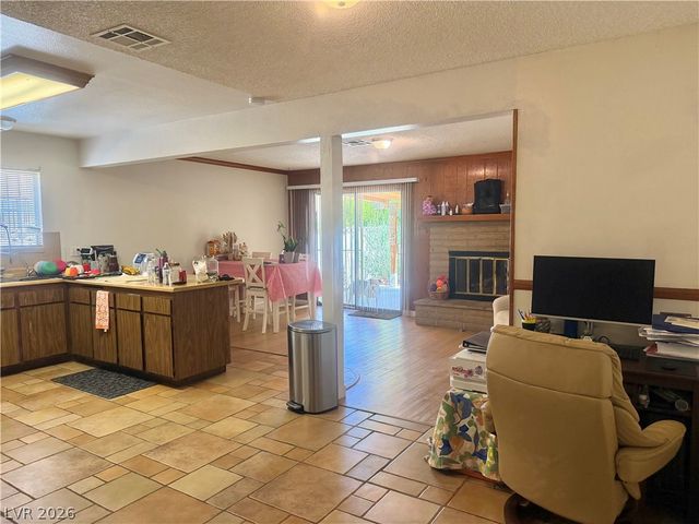 6461 West Viking Road, Las Vegas, NV 89103