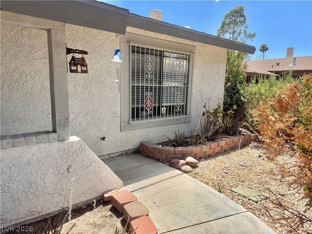 6461 West Viking Road, Las Vegas, NV 89103