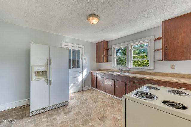 632 Beaver Creek Road, Bluff City, TN 37618