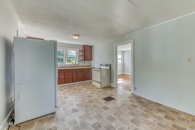 632 Beaver Creek Road, Bluff City, TN 37618