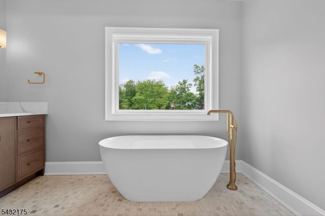 2 Ravinn Lane, Warren Twp., NJ 07059