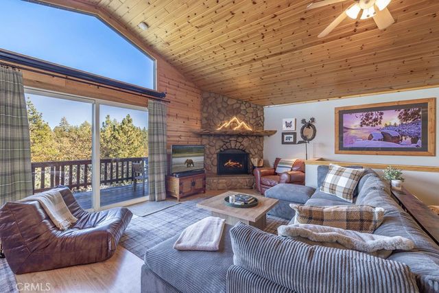 712 Villa Grove, Big Bear City, CA 92314
