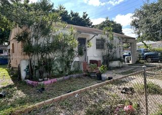 1892 NW 42nd St, Miami, FL 33142