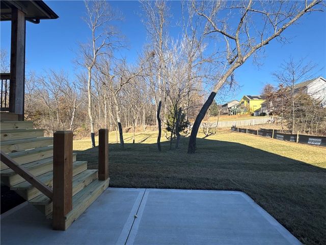 8580 NW 75th Terrace, Parkville, MO 64152