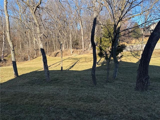 8580 NW 75th Terrace, Parkville, MO 64152