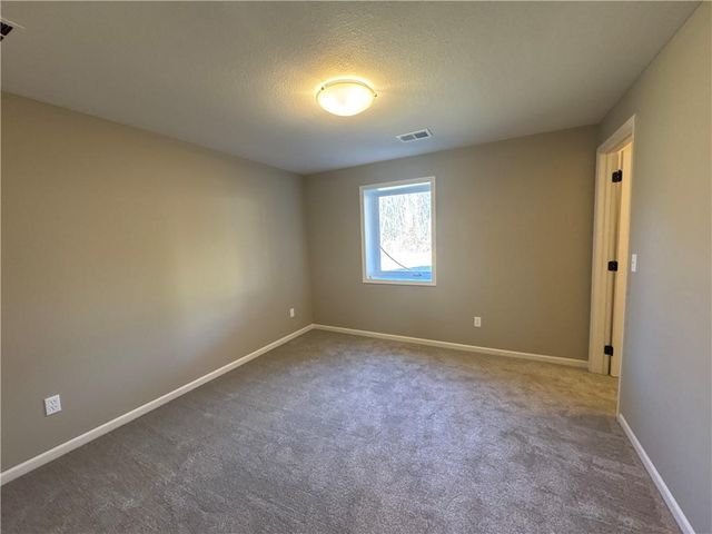 8580 NW 75th Terrace, Parkville, MO 64152