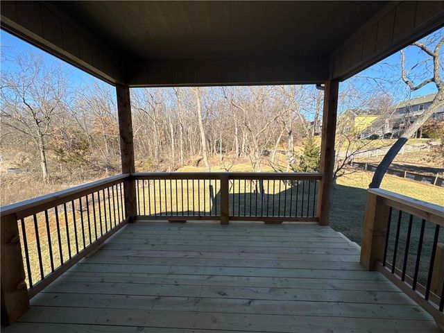 8580 NW 75th Terrace, Parkville, MO 64152