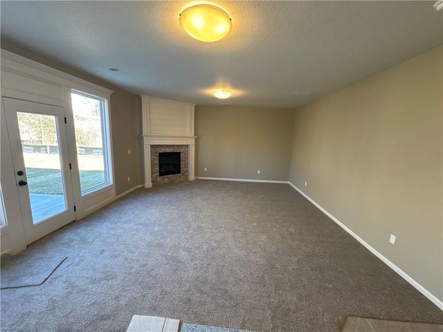 8580 NW 75th Terrace, Parkville, MO 64152