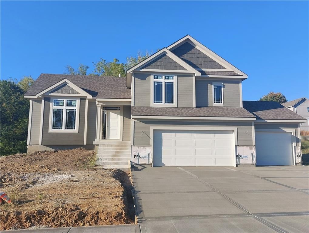 8580 NW 75th Terrace, Parkville, MO 64152