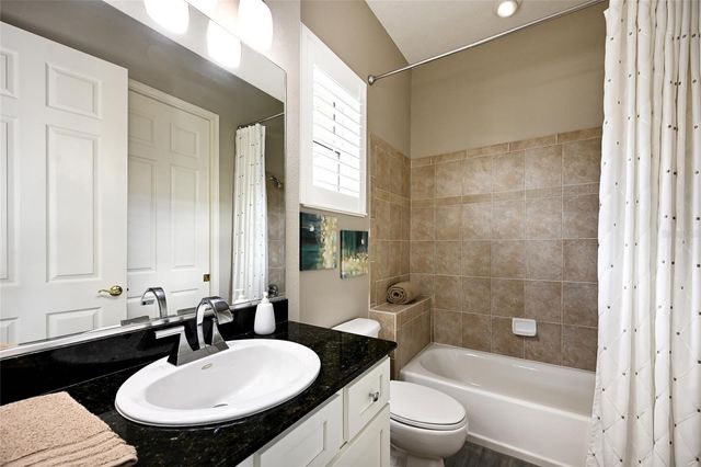 6523 MOORINGS POINT CIRCLE 202, Lakewood Ranch, FL 34202