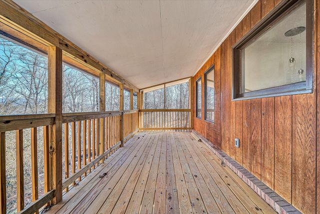 182 Dogwood LN, Troutville, VA 24175