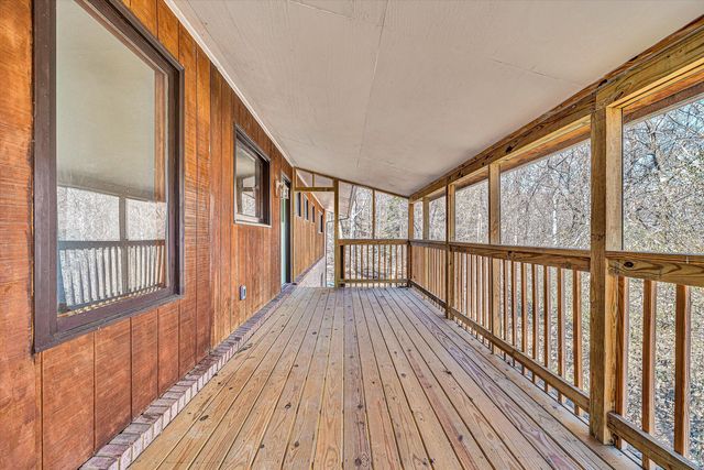 182 Dogwood LN, Troutville, VA 24175