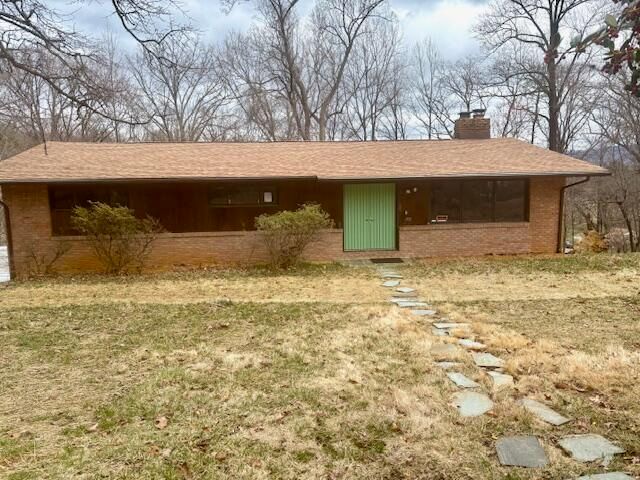 182 Dogwood LN, Troutville, VA 24175