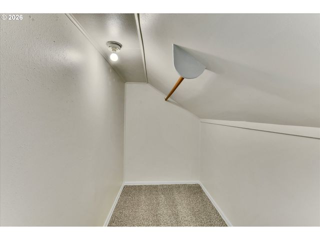1712 Se STARK St, Portland, OR 97214