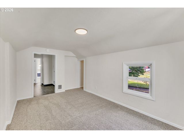 1712 Se STARK St, Portland, OR 97214
