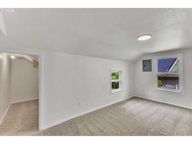 1712 Se STARK St, Portland, OR 97214