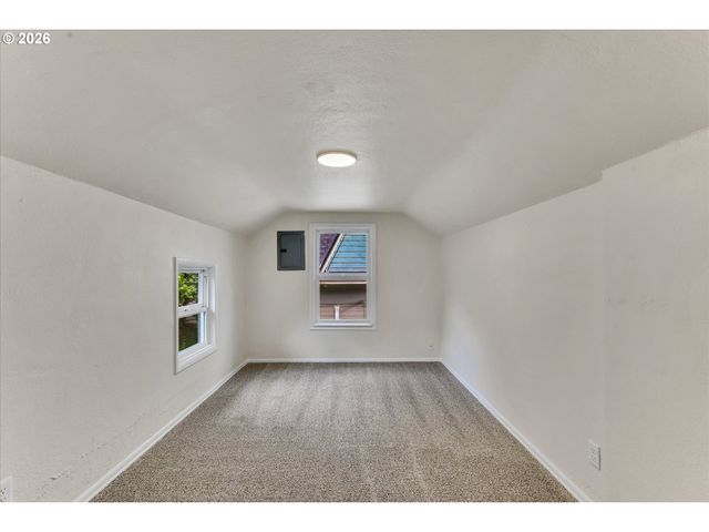 1712 Se STARK St, Portland, OR 97214