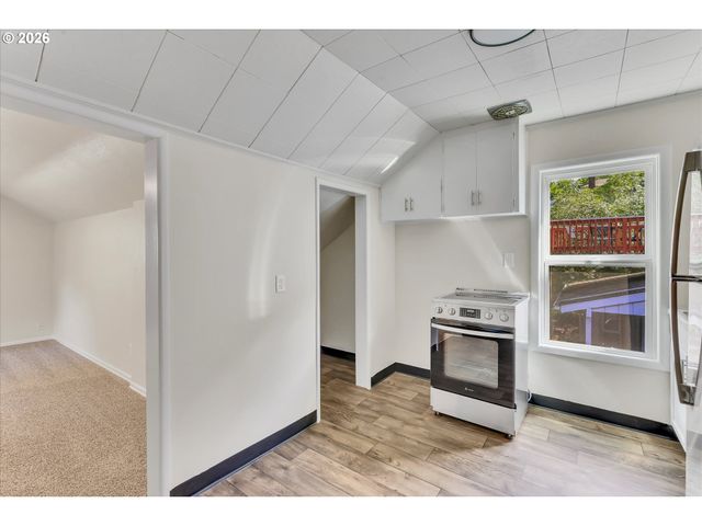 1712 Se STARK St, Portland, OR 97214