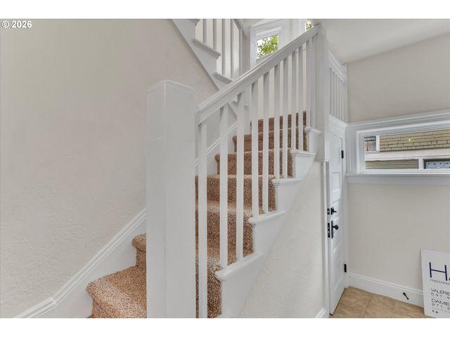 1712 Se STARK St, Portland, OR 97214