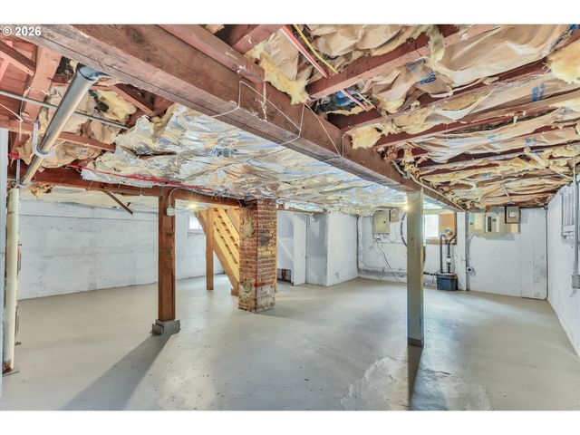 1712 Se STARK St, Portland, OR 97214