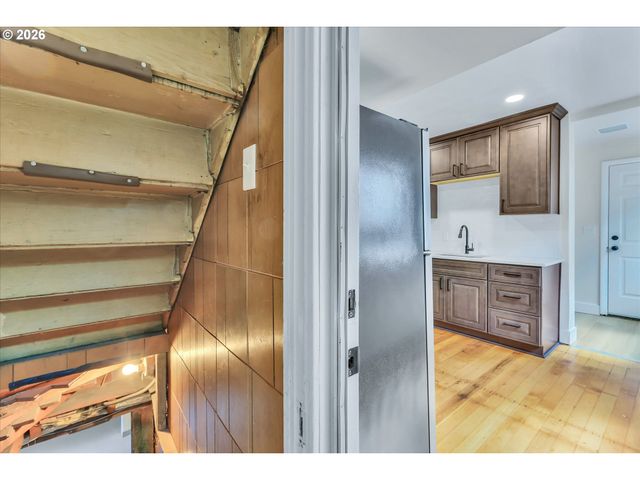 1712 Se STARK St, Portland, OR 97214