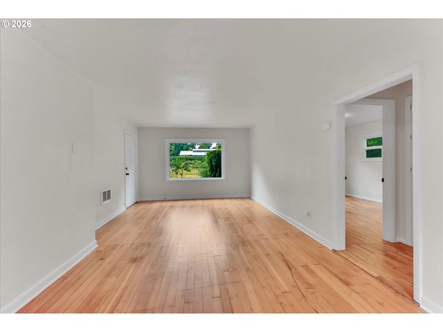 1712 Se STARK St, Portland, OR 97214