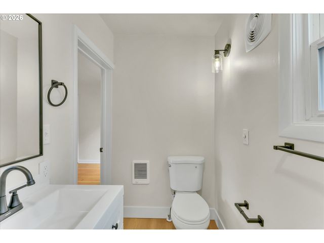 1712 Se STARK St, Portland, OR 97214