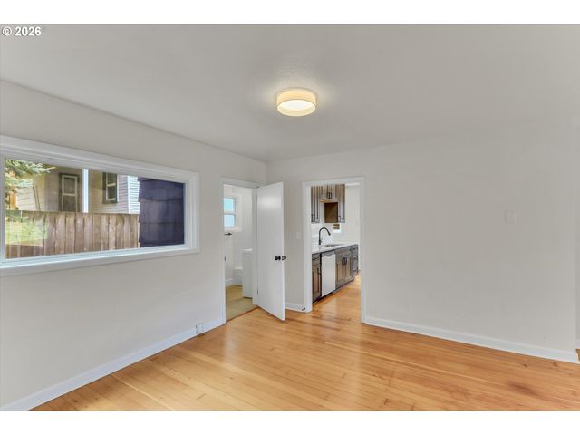 1712 Se STARK St, Portland, OR 97214