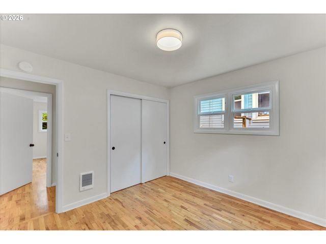 1712 Se STARK St, Portland, OR 97214