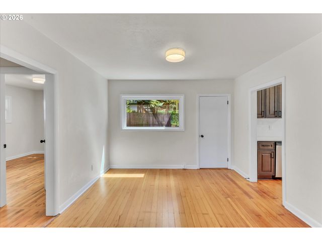 1712 Se STARK St, Portland, OR 97214