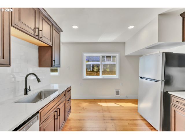 1712 Se STARK St, Portland, OR 97214
