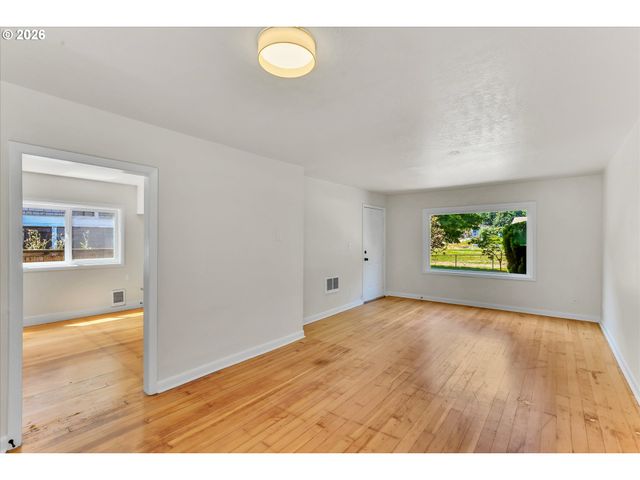 1712 Se STARK St, Portland, OR 97214