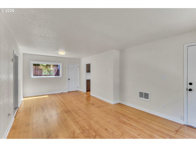 1712 Se STARK St, Portland, OR 97214
