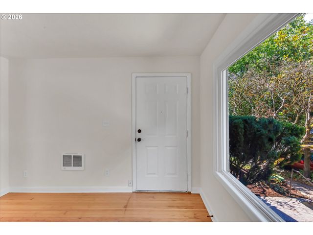 1712 Se STARK St, Portland, OR 97214