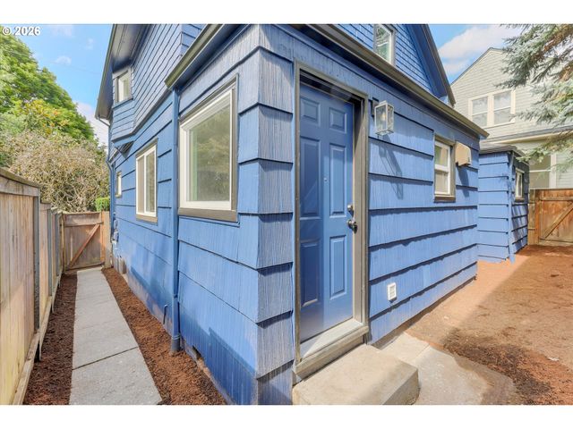 1712 Se STARK St, Portland, OR 97214