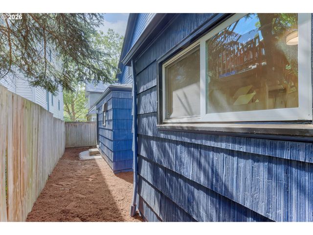1712 Se STARK St, Portland, OR 97214