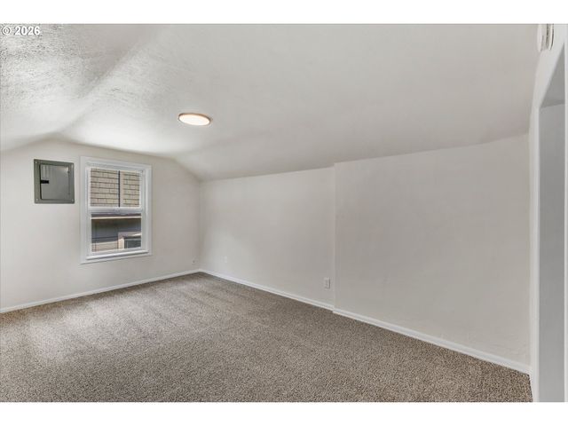 1712 Se STARK St, Portland, OR 97214
