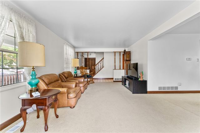 304 Carmell Drive, Upper St Clair, PA 15241