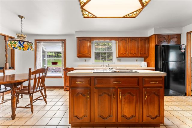 304 Carmell Drive, Upper St Clair, PA 15241