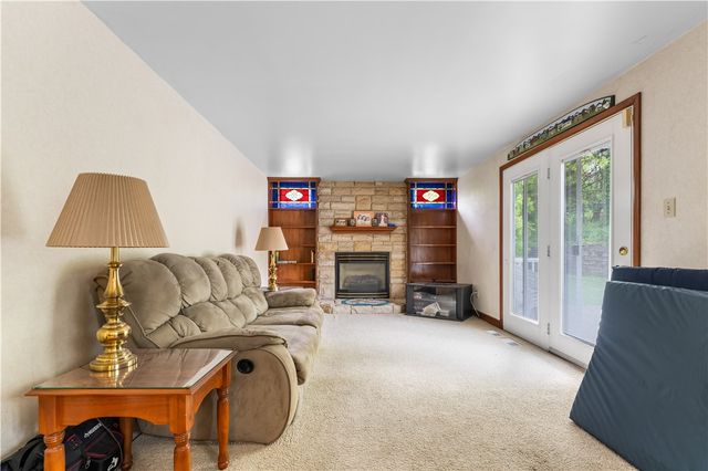 304 Carmell Drive, Upper St Clair, PA 15241