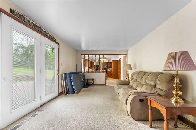 304 Carmell Drive, Upper St Clair, PA 15241