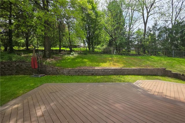 304 Carmell Drive, Upper St Clair, PA 15241