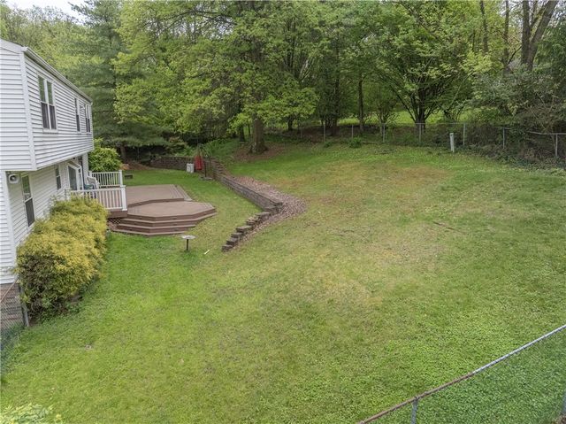 304 Carmell Drive, Upper St Clair, PA 15241
