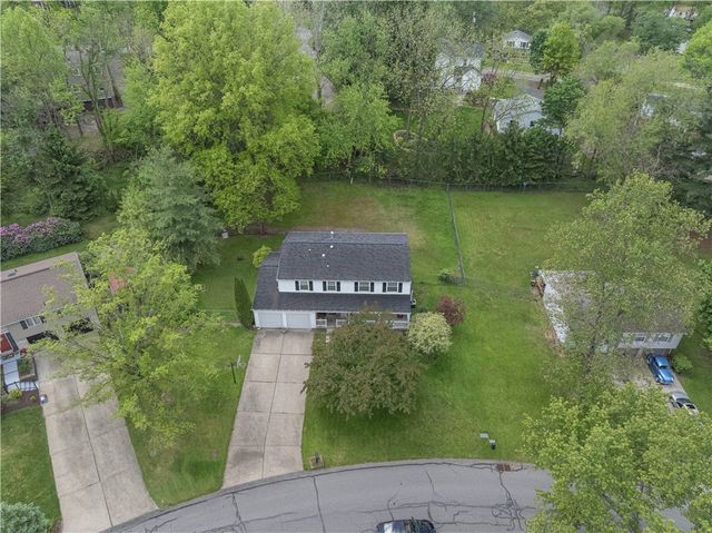 304 Carmell Drive, Upper St Clair, PA 15241